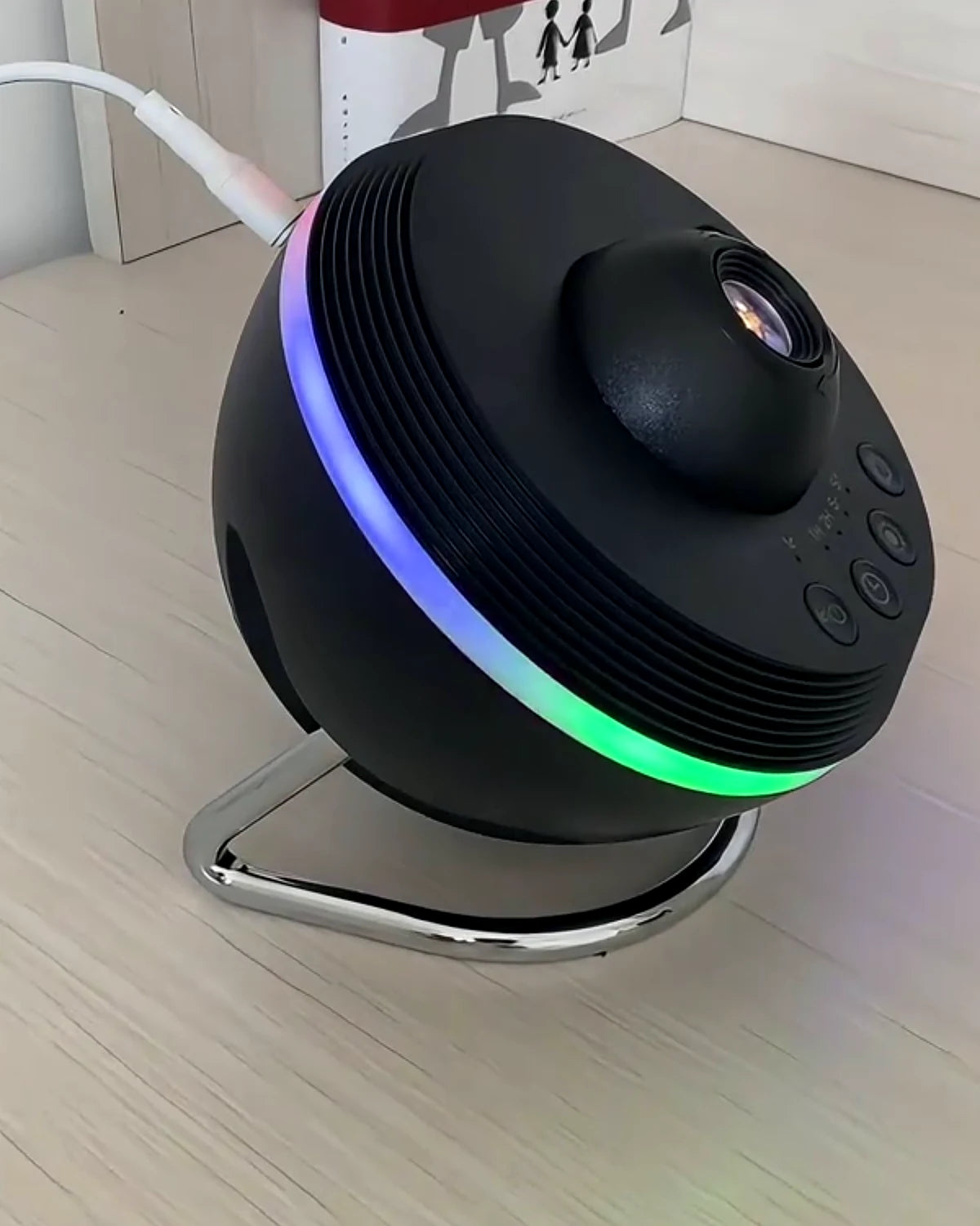Prawdziwe ujęcie czarnego projektora Kosmora Galaxy z nagrania Pro20